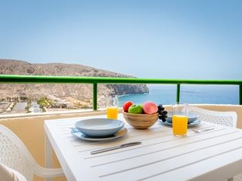31 Los Cristianos front sea, pool free WiFi